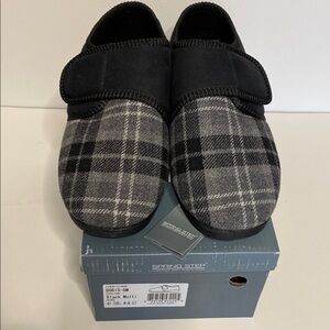 Spring Step Black Plaid Men`s Slippers Adjustable Closure Comfort Shoes 41 8.5